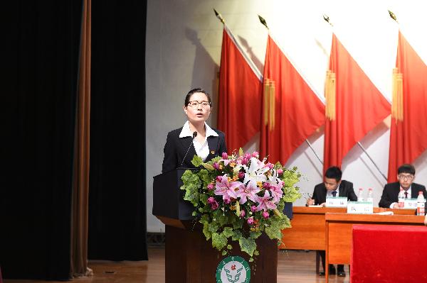 校學生會(hui) 主席陶瑤宣讀倡議書(shu) 校學生會(hui) 主席陶瑤宣讀倡議書(shu)